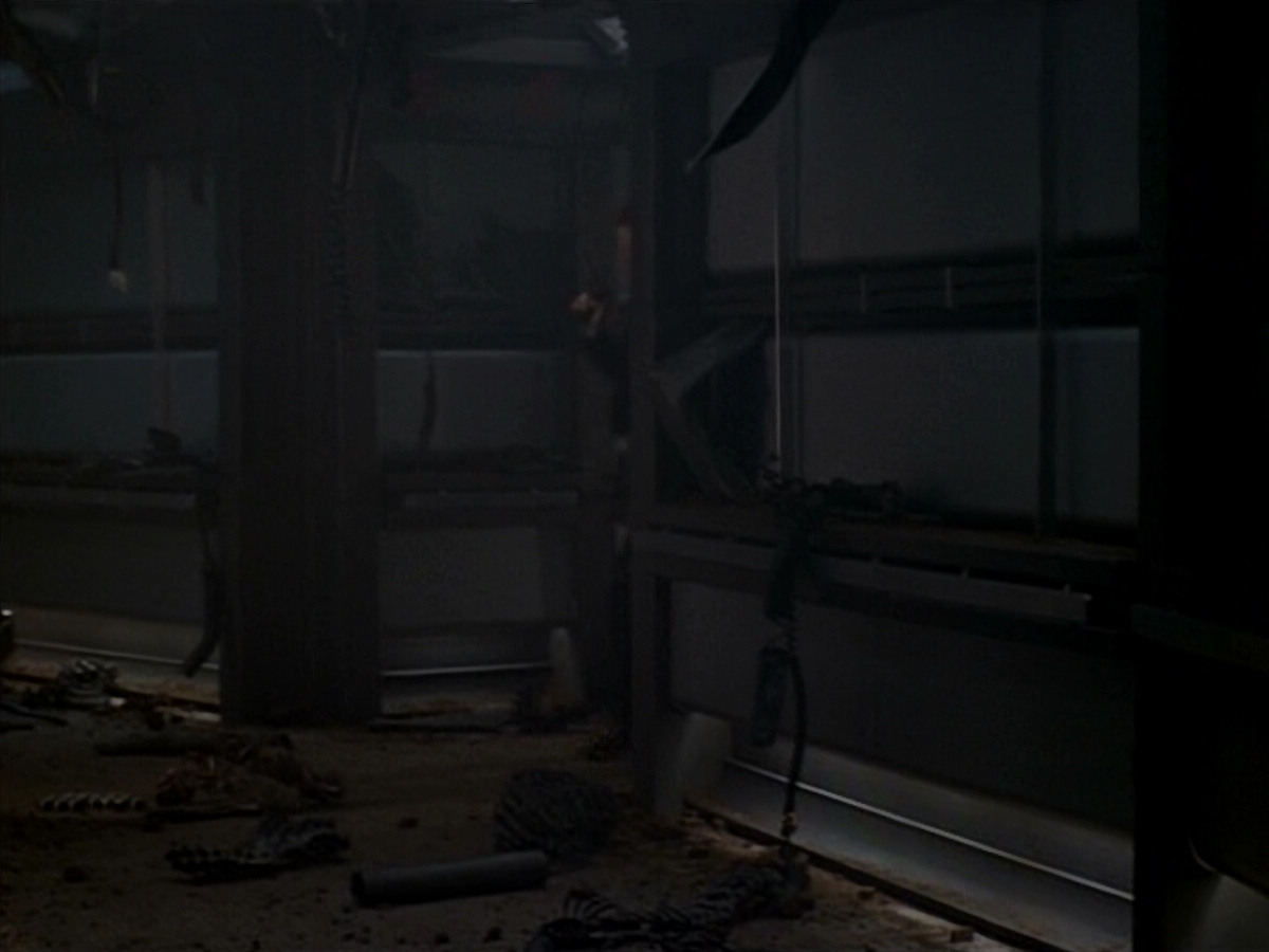 extant_StarTrekVOY_4x19-TheKillingGamePart2_00142.jpg