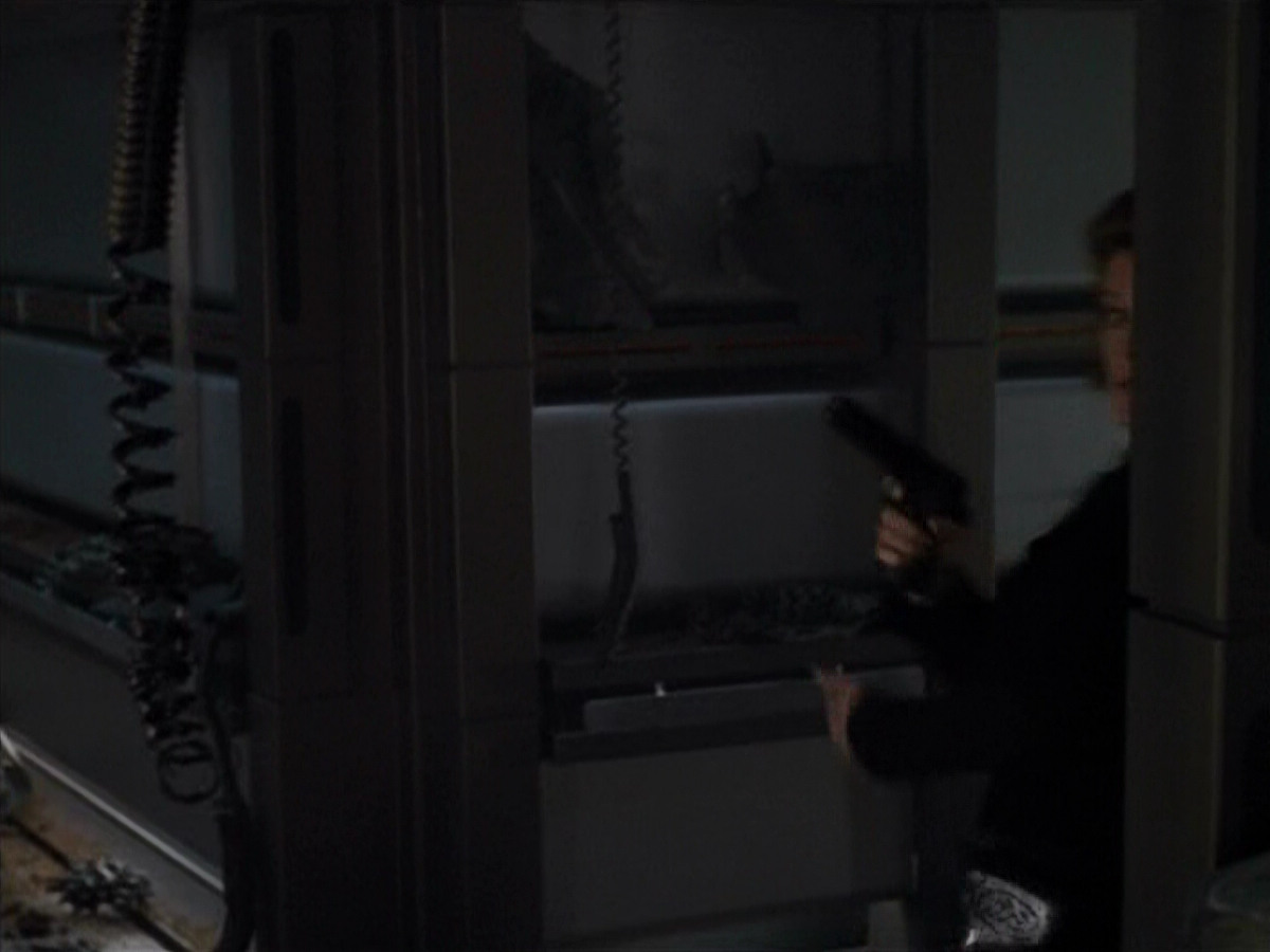 extant_StarTrekVOY_4x19-TheKillingGamePart2_00146.jpg
