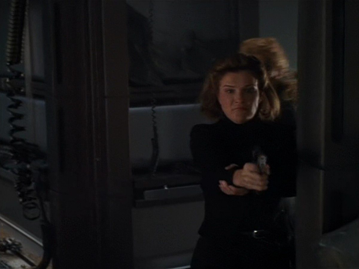 extant_StarTrekVOY_4x19-TheKillingGamePart2_00147.jpg