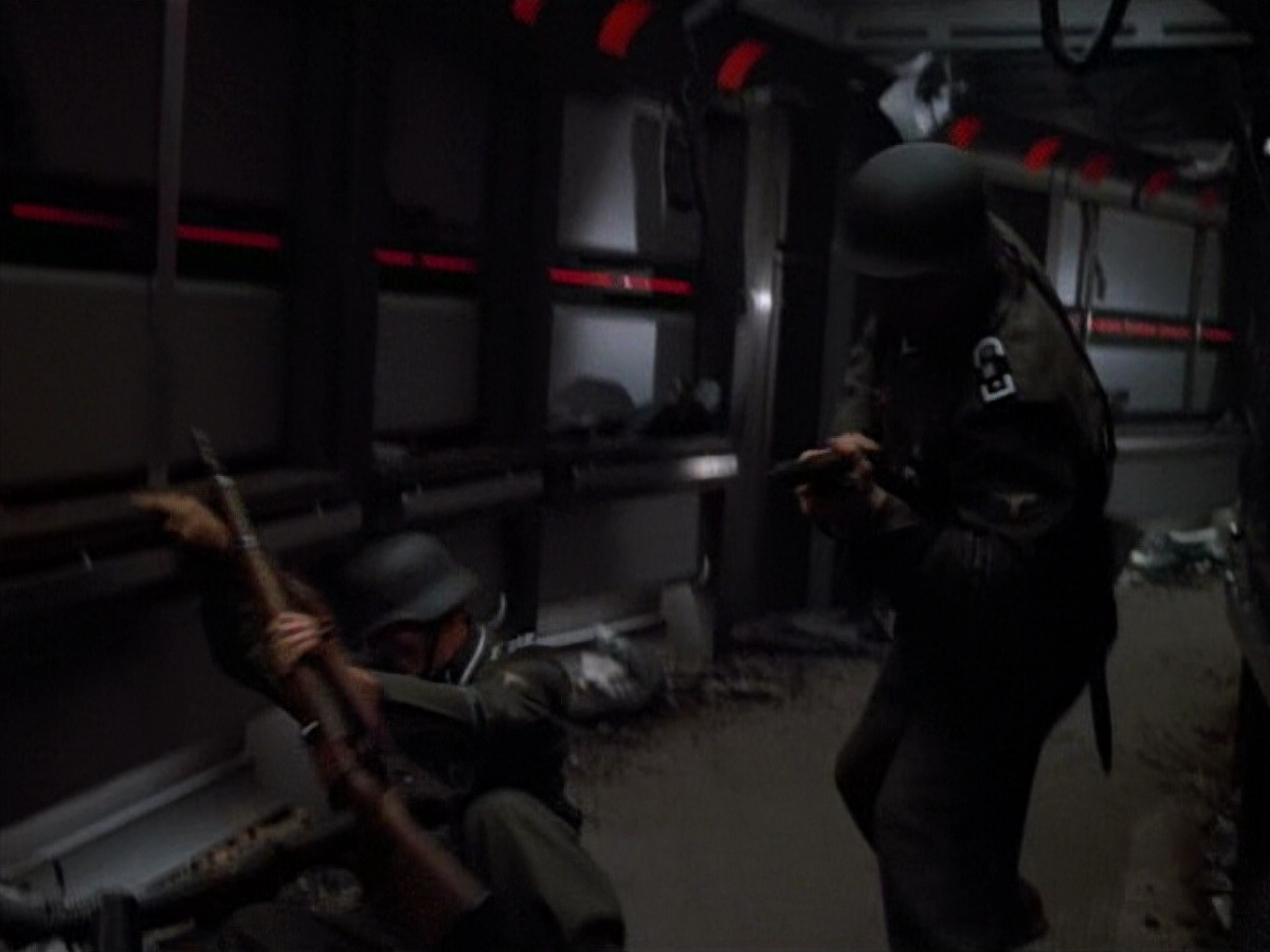 extant_StarTrekVOY_4x19-TheKillingGamePart2_00148.jpg