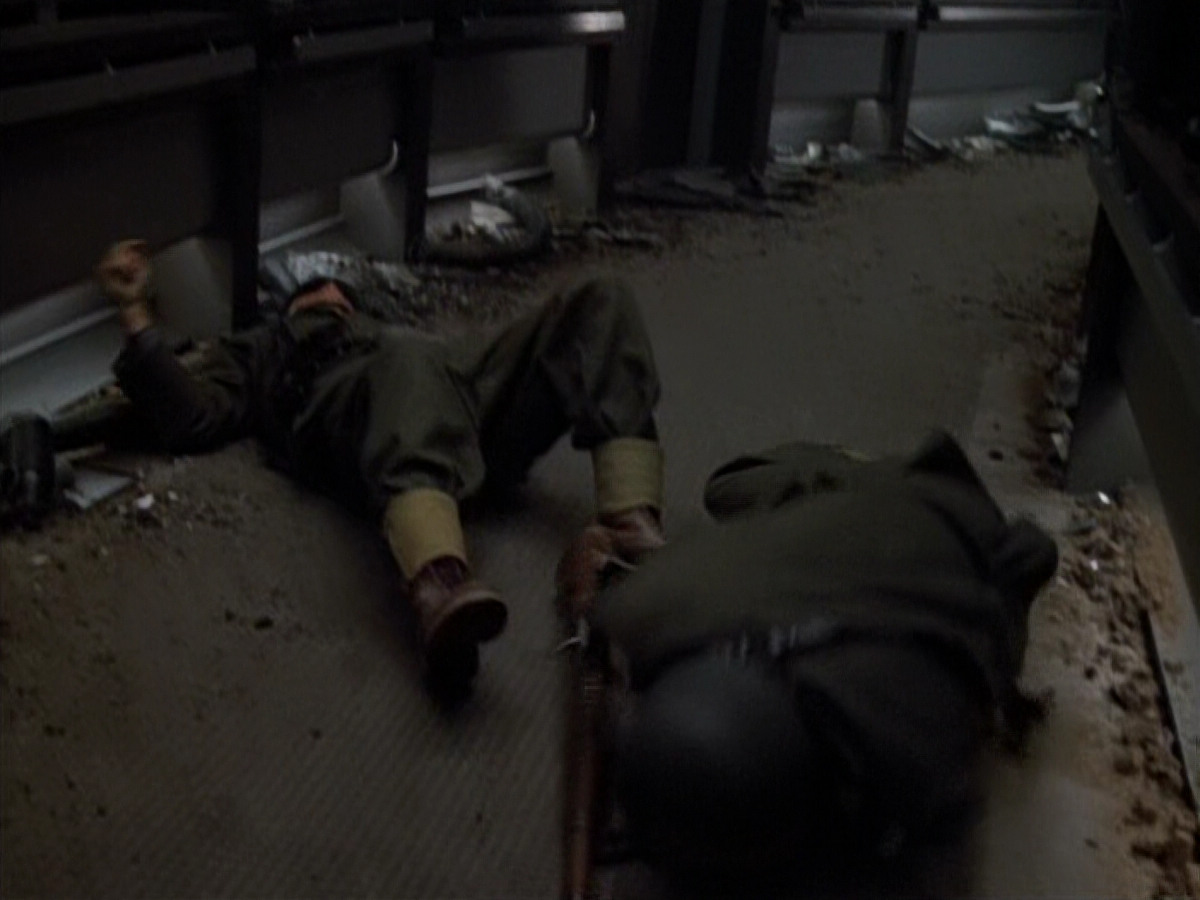 extant_StarTrekVOY_4x19-TheKillingGamePart2_00150.jpg