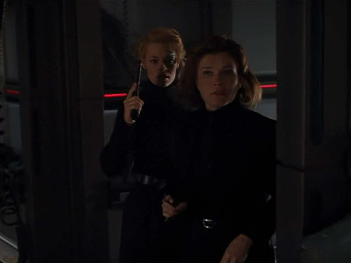 extant_StarTrekVOY_4x19-TheKillingGamePart2_00151.jpg