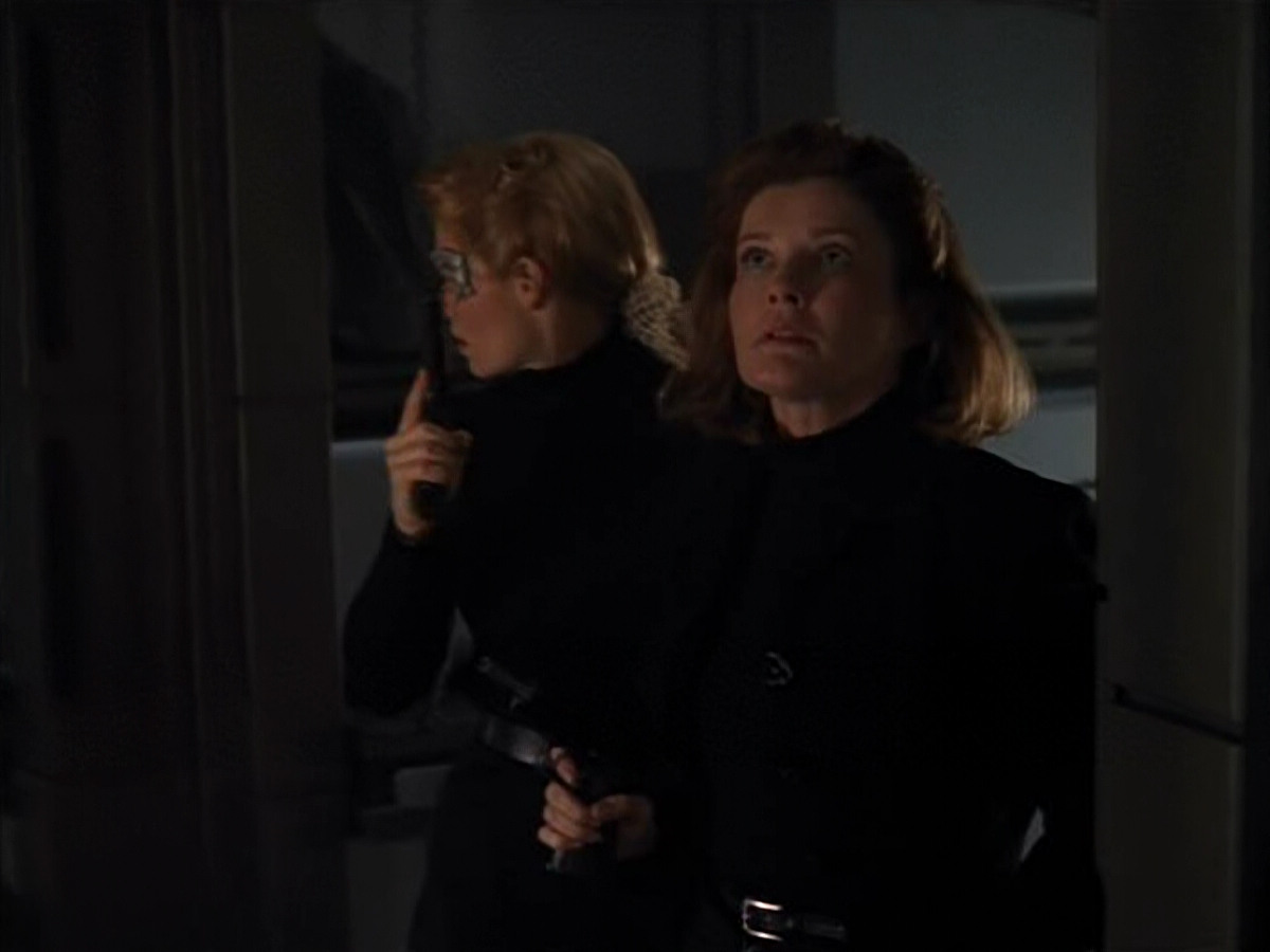 extant_StarTrekVOY_4x19-TheKillingGamePart2_00152.jpg