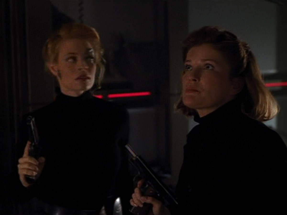 extant_StarTrekVOY_4x19-TheKillingGamePart2_00157.jpg