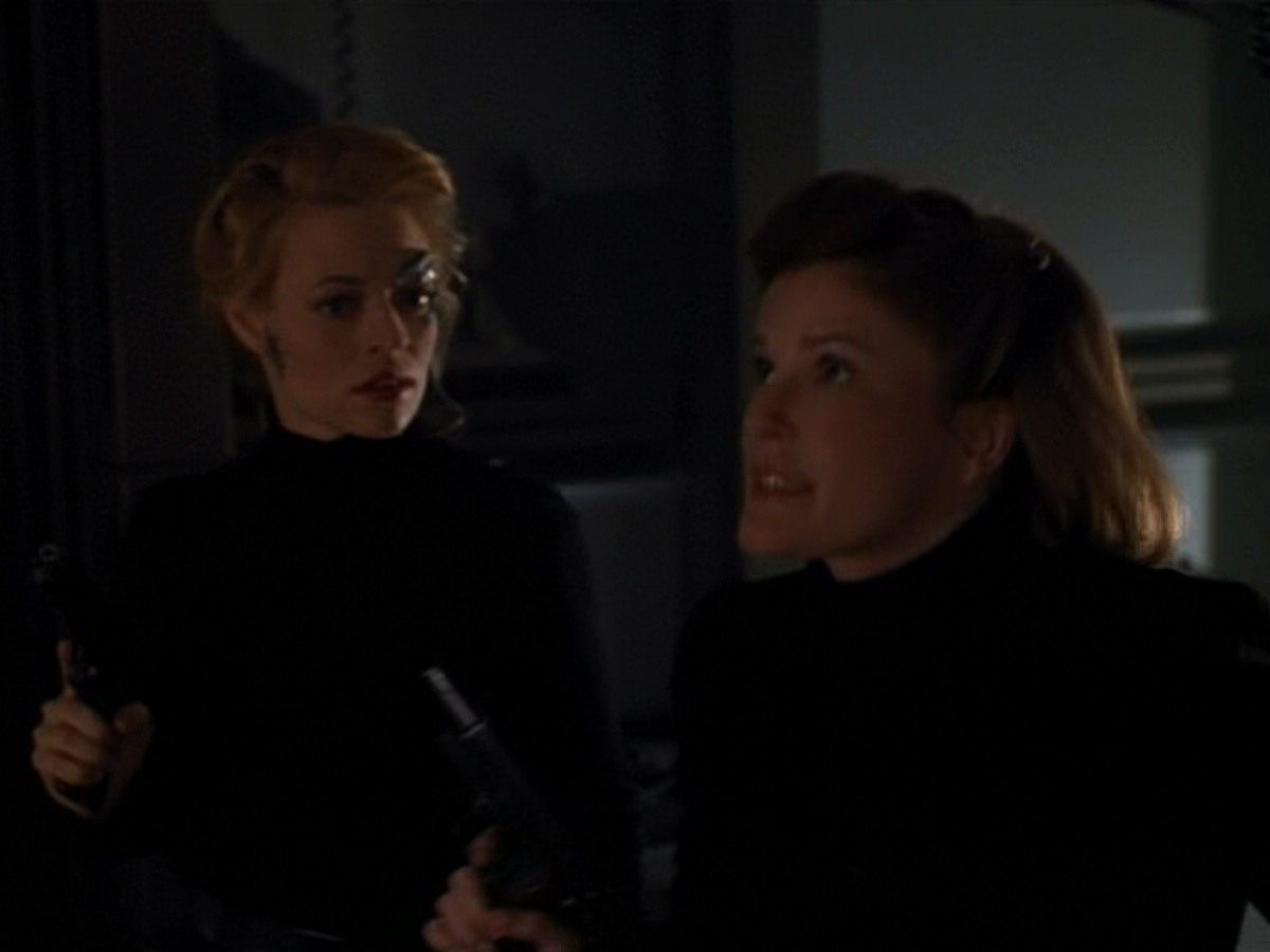 extant_StarTrekVOY_4x19-TheKillingGamePart2_00159.jpg