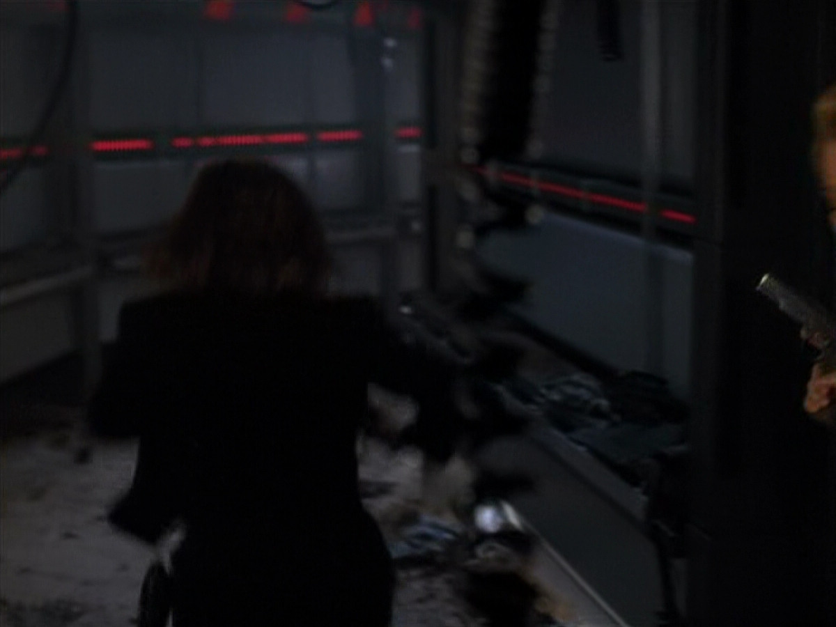 extant_StarTrekVOY_4x19-TheKillingGamePart2_00161.jpg