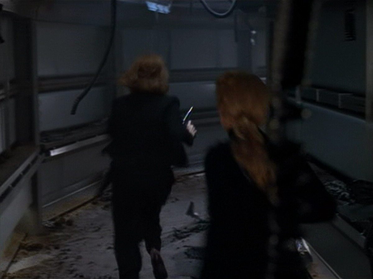 extant_StarTrekVOY_4x19-TheKillingGamePart2_00162.jpg