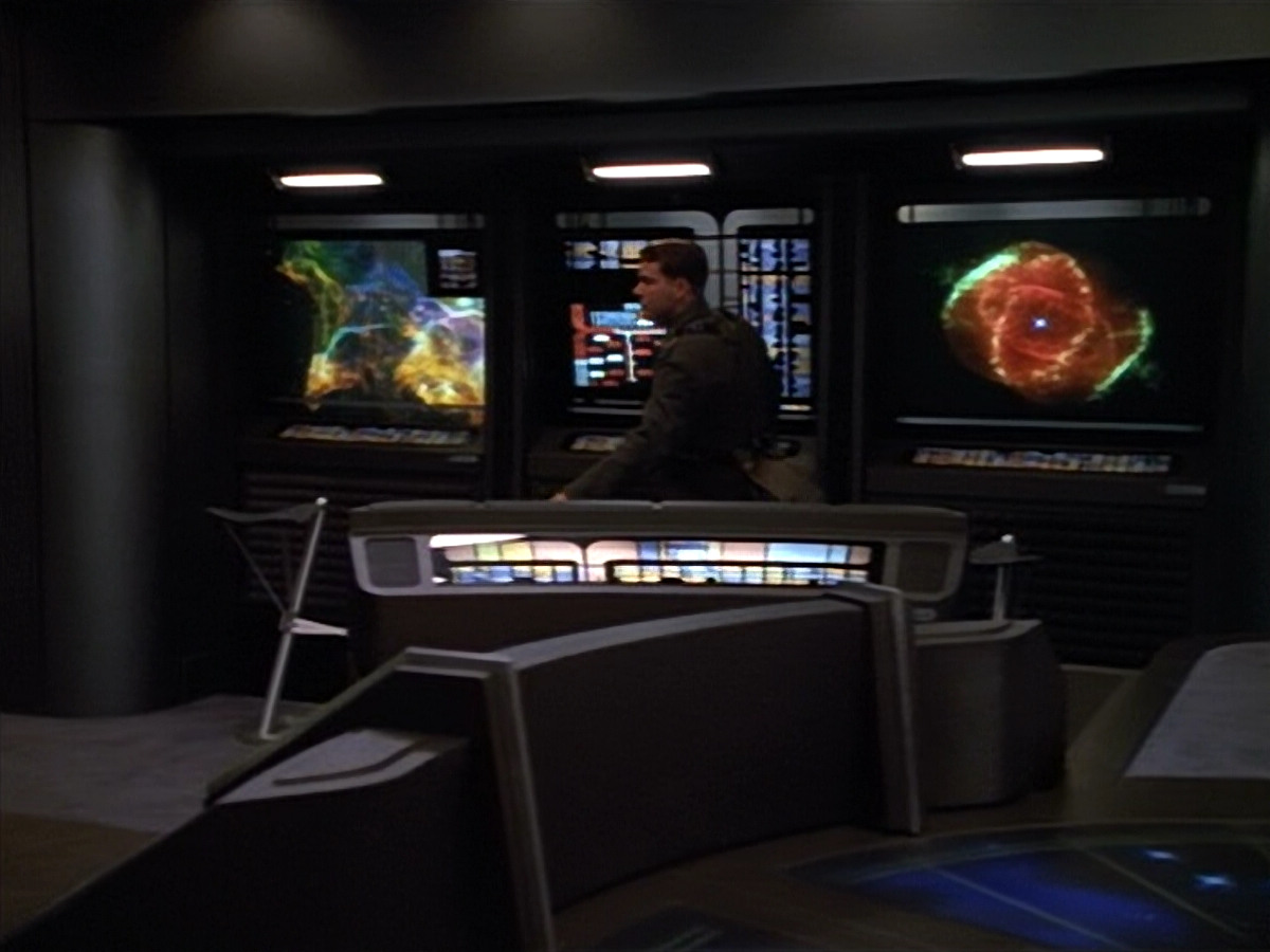 extant_StarTrekVOY_4x19-TheKillingGamePart2_00167.jpg