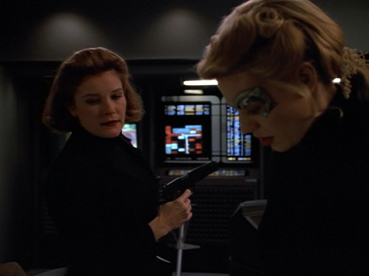 extant_StarTrekVOY_4x19-TheKillingGamePart2_00176.jpg