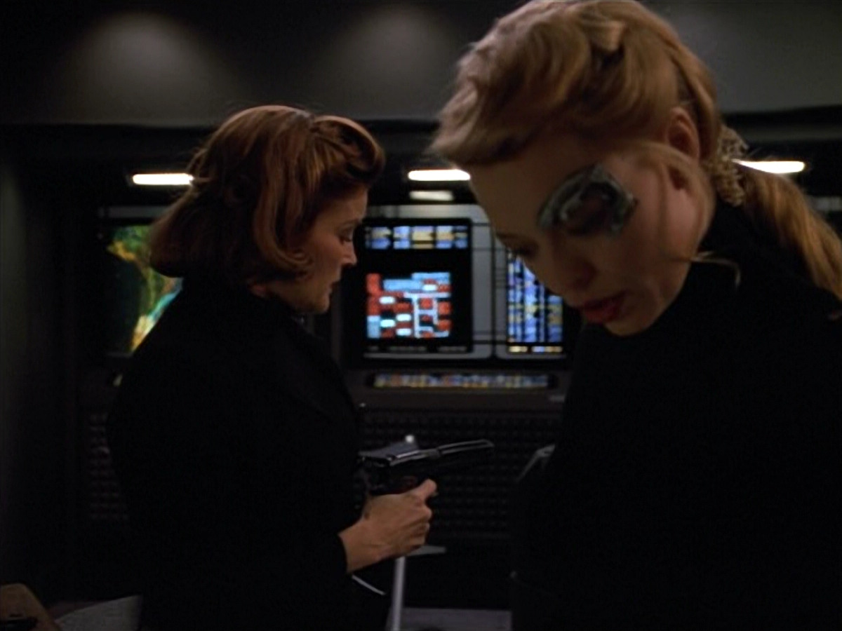 extant_StarTrekVOY_4x19-TheKillingGamePart2_00186.jpg