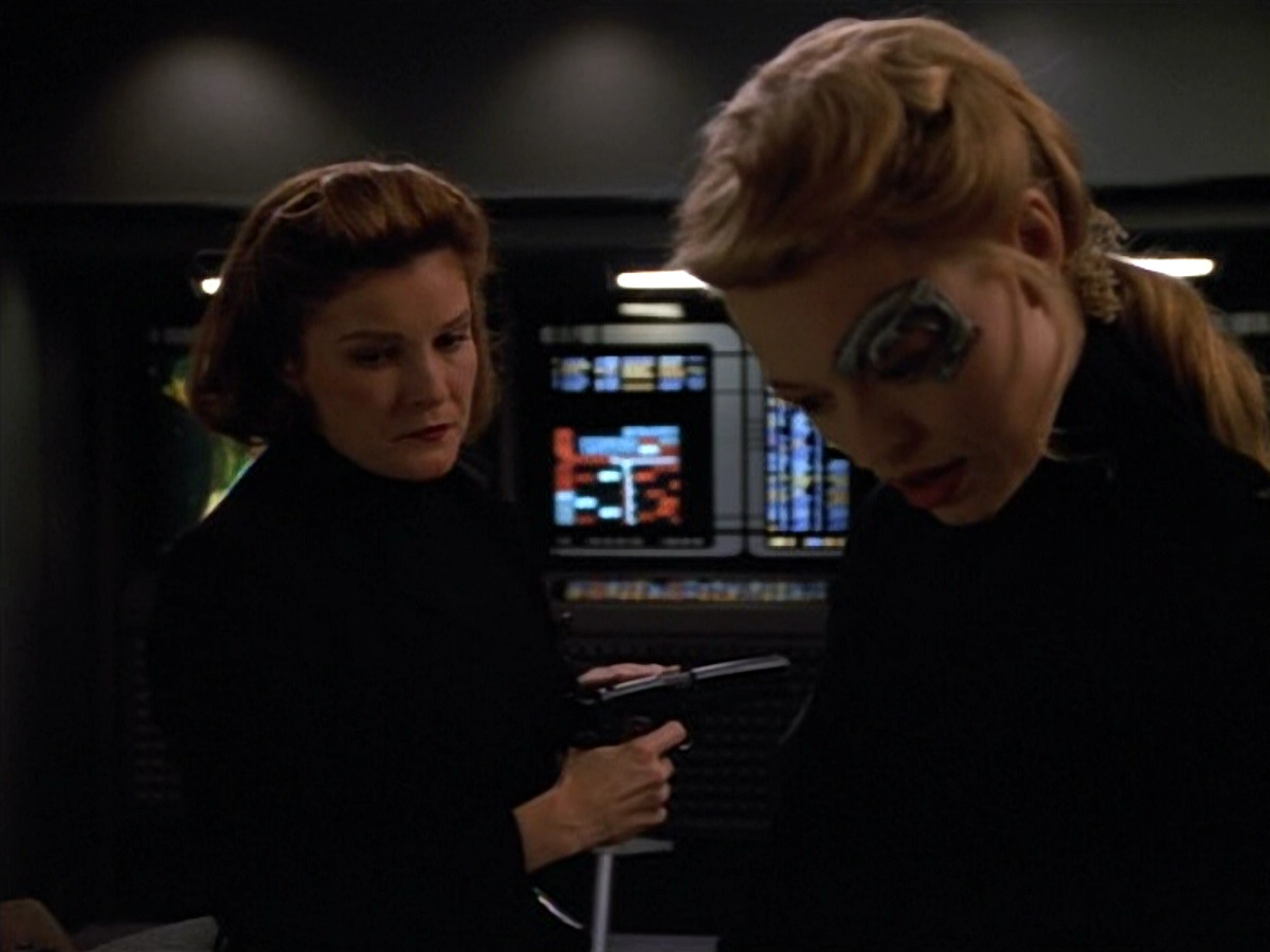 extant_StarTrekVOY_4x19-TheKillingGamePart2_00201.jpg