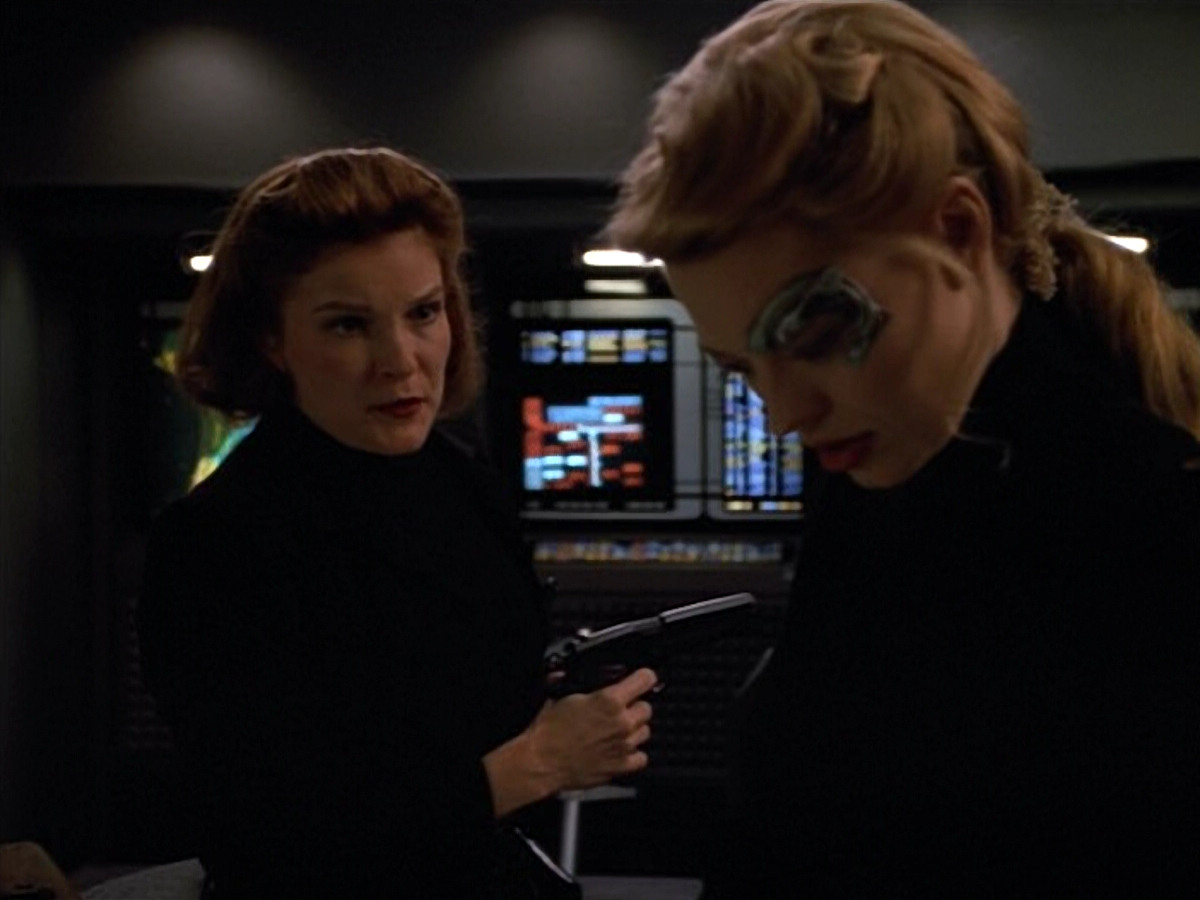 extant_StarTrekVOY_4x19-TheKillingGamePart2_00205.jpg