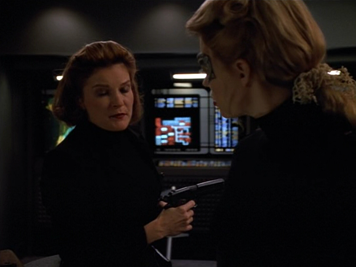 extant_StarTrekVOY_4x19-TheKillingGamePart2_00207.jpg
