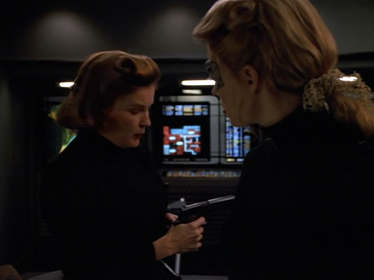 extant_StarTrekVOY_4x19-TheKillingGamePart2_00208.jpg