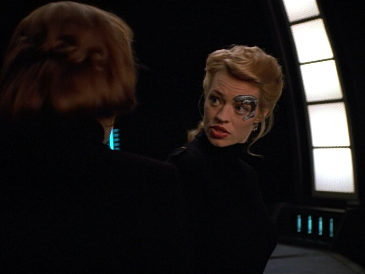 extant_StarTrekVOY_4x19-TheKillingGamePart2_00212.jpg