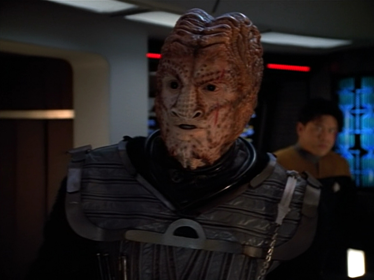 extant_StarTrekVOY_4x19-TheKillingGamePart2_00463.jpg