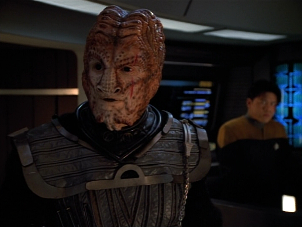 extant_StarTrekVOY_4x19-TheKillingGamePart2_00467.jpg