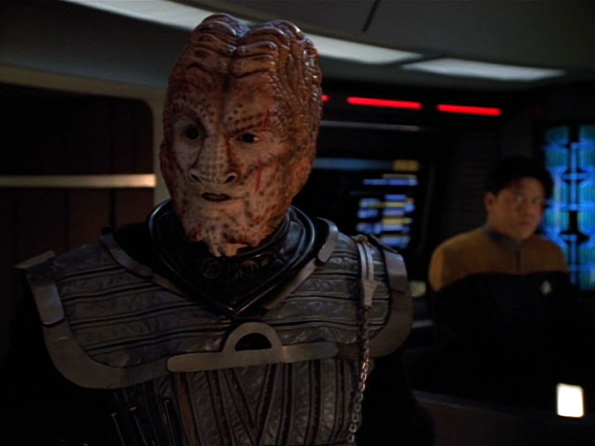 extant_StarTrekVOY_4x19-TheKillingGamePart2_00468.jpg