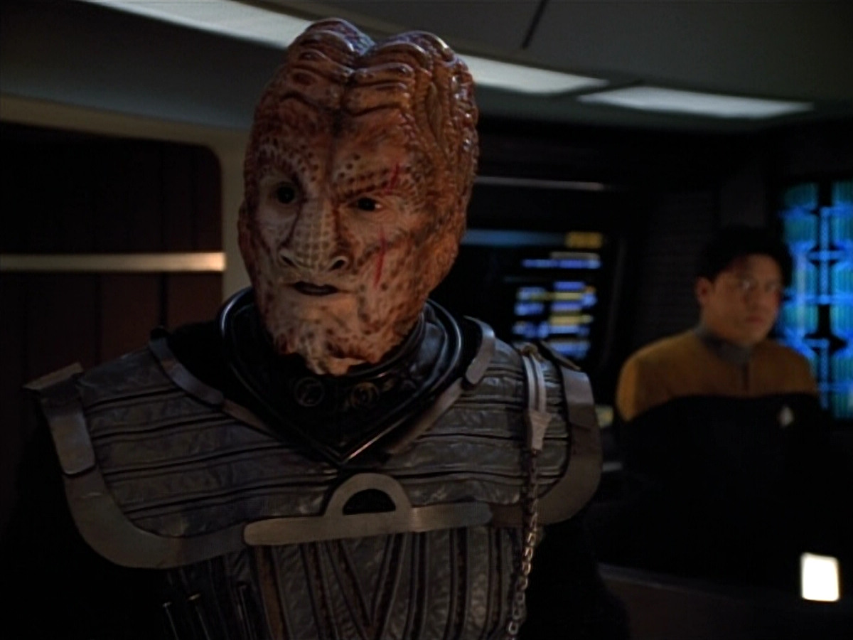 extant_StarTrekVOY_4x19-TheKillingGamePart2_00473.jpg