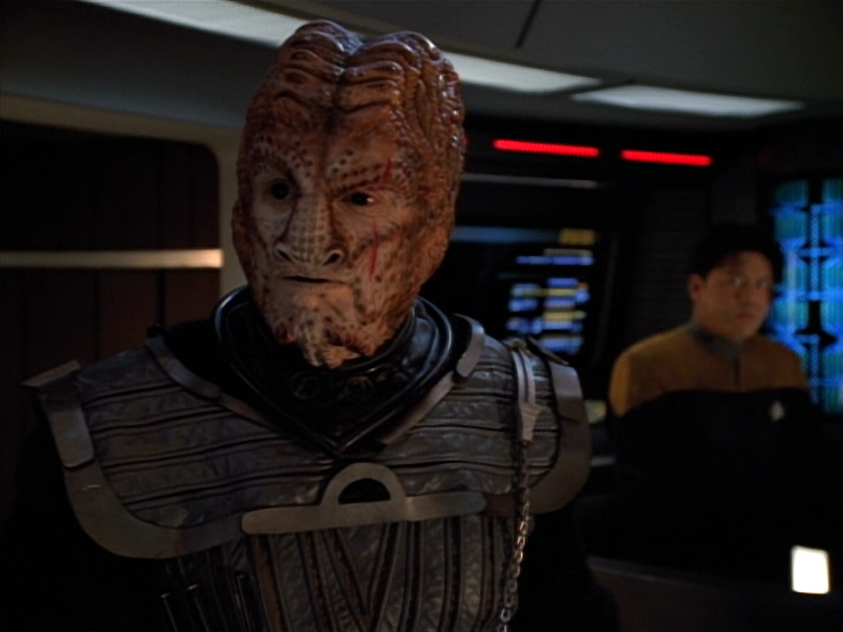 extant_StarTrekVOY_4x19-TheKillingGamePart2_00474.jpg