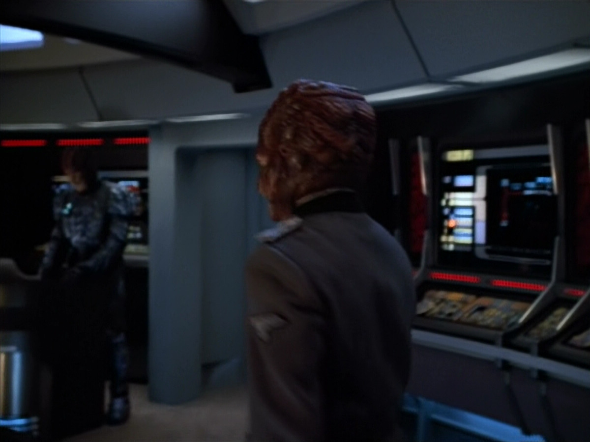 extant_StarTrekVOY_4x19-TheKillingGamePart2_00488.jpg