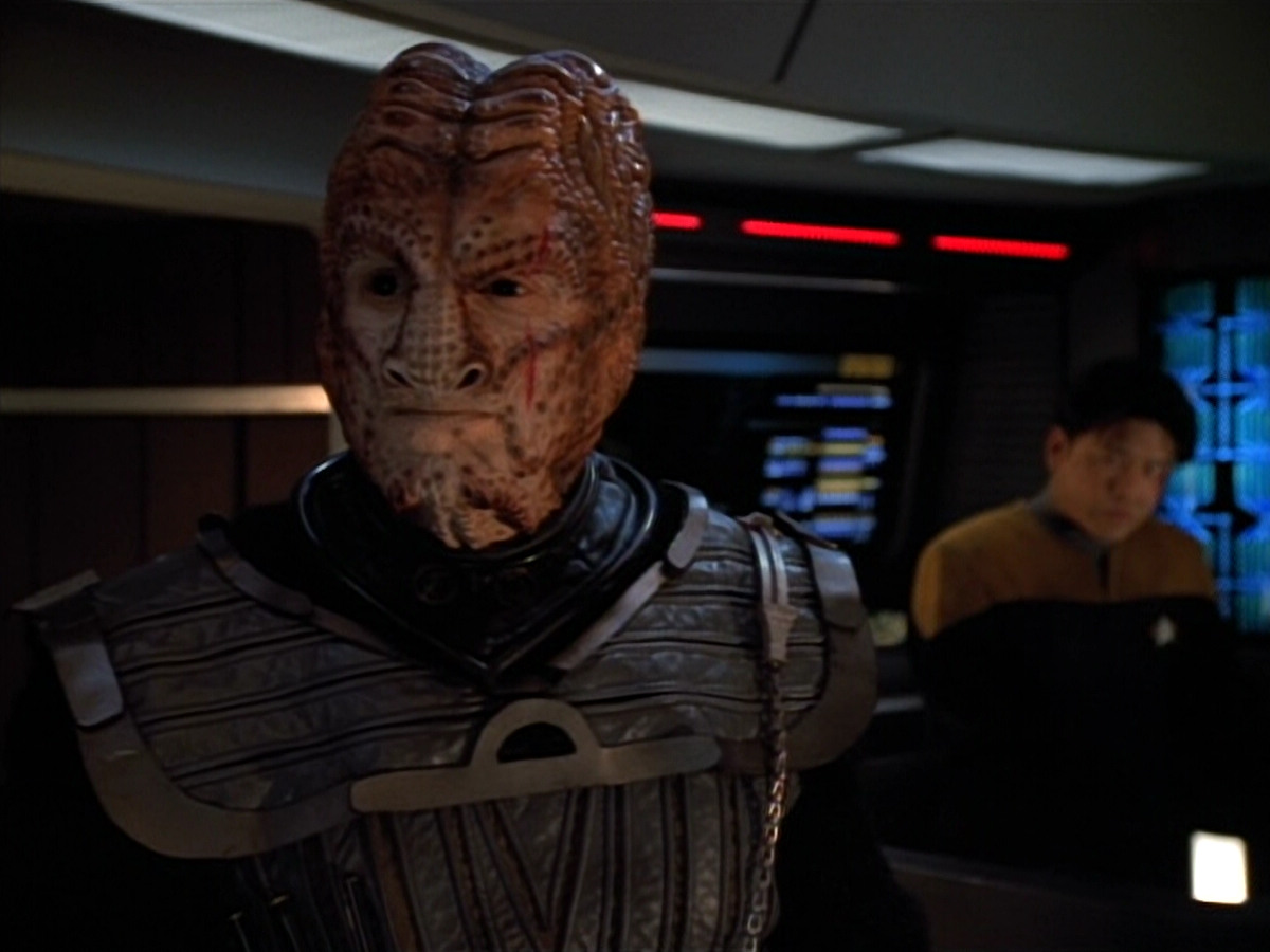 extant_StarTrekVOY_4x19-TheKillingGamePart2_00491.jpg