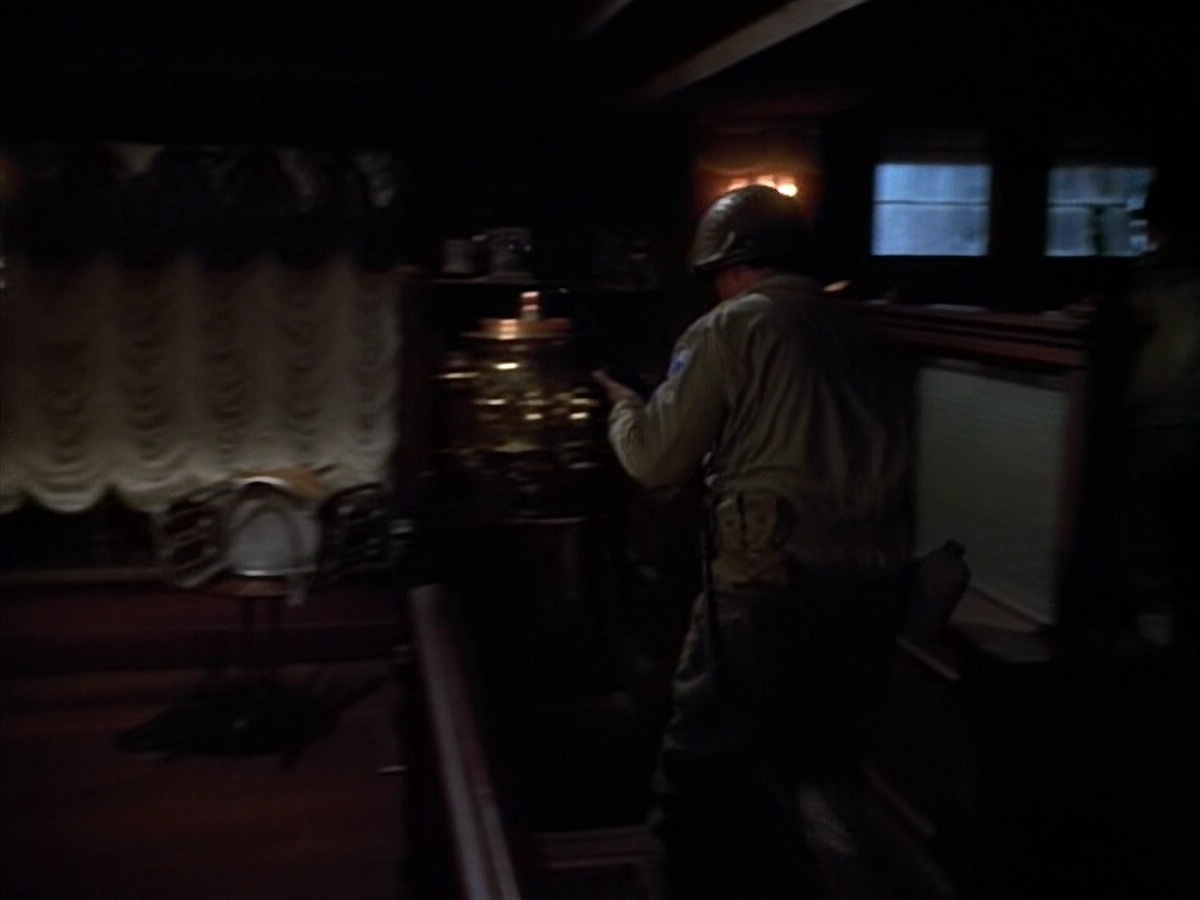 extant_StarTrekVOY_4x19-TheKillingGamePart2_00494.jpg