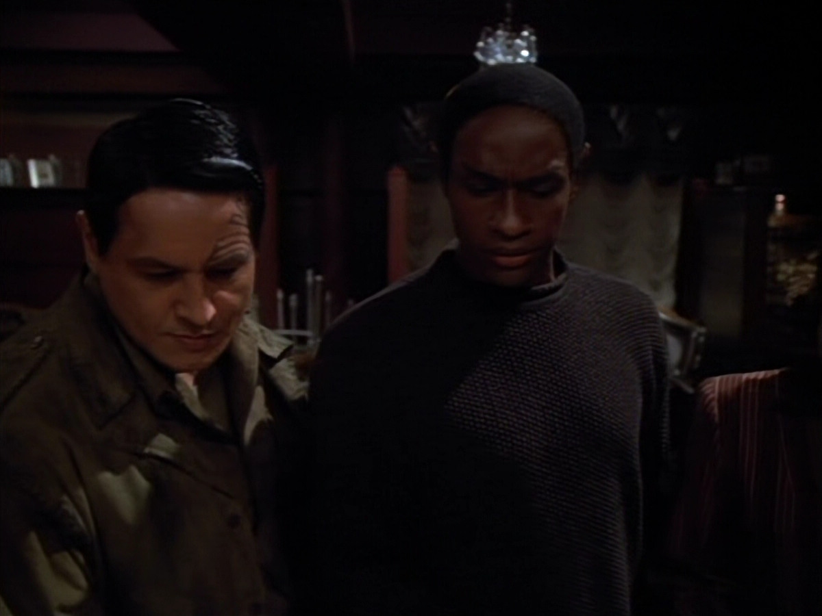 extant_StarTrekVOY_4x19-TheKillingGamePart2_00511.jpg