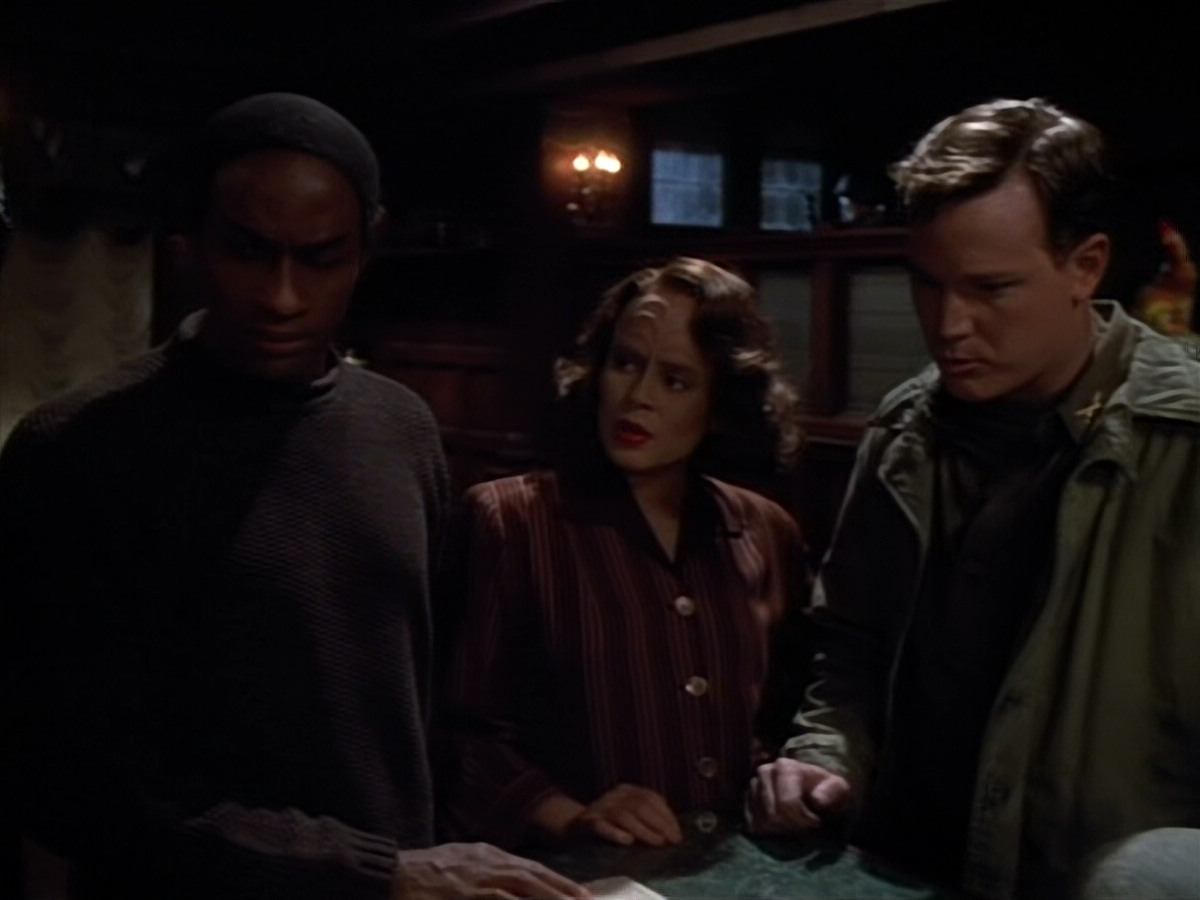 extant_StarTrekVOY_4x19-TheKillingGamePart2_00515.jpg