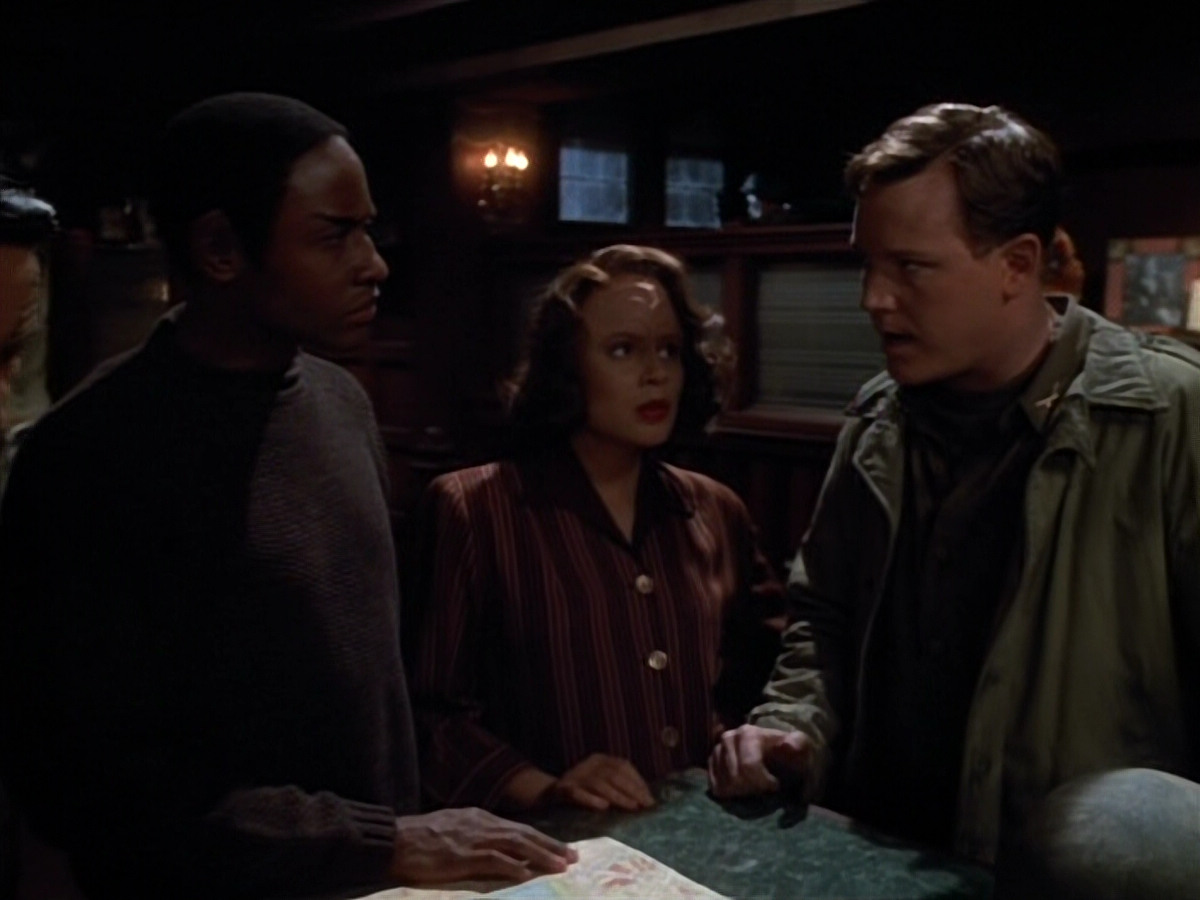 extant_StarTrekVOY_4x19-TheKillingGamePart2_00516.jpg