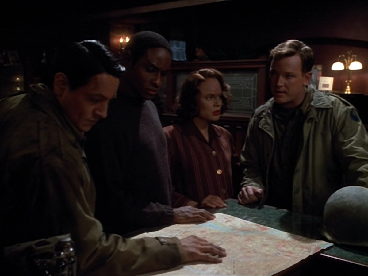 extant_StarTrekVOY_4x19-TheKillingGamePart2_00521.jpg