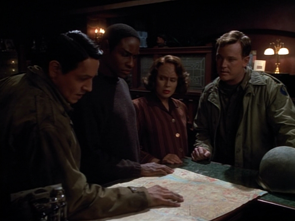 extant_StarTrekVOY_4x19-TheKillingGamePart2_00522.jpg