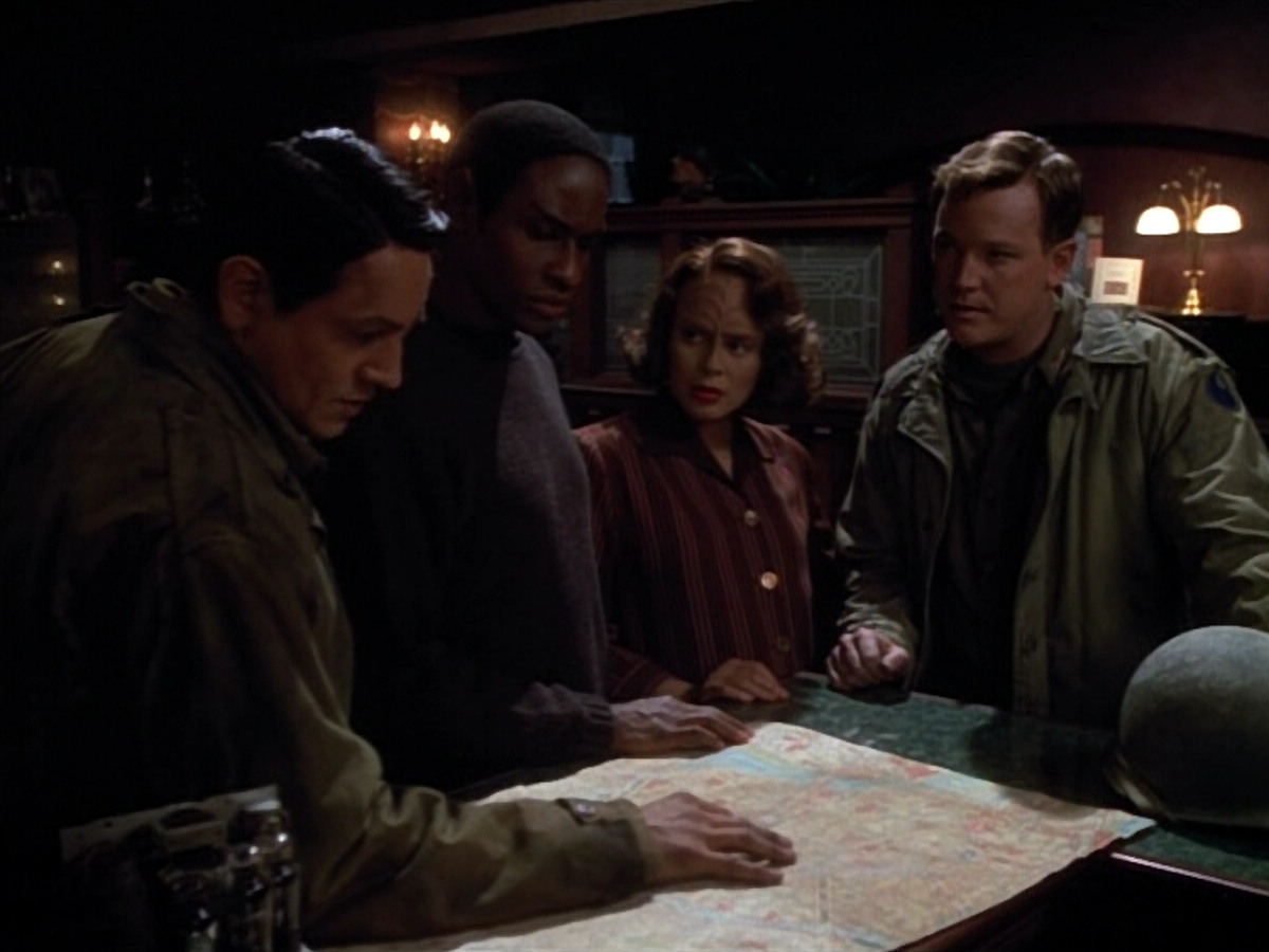 extant_StarTrekVOY_4x19-TheKillingGamePart2_00523.jpg