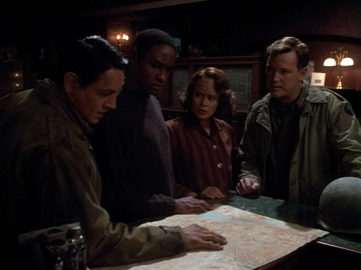 extant_StarTrekVOY_4x19-TheKillingGamePart2_00524.jpg
