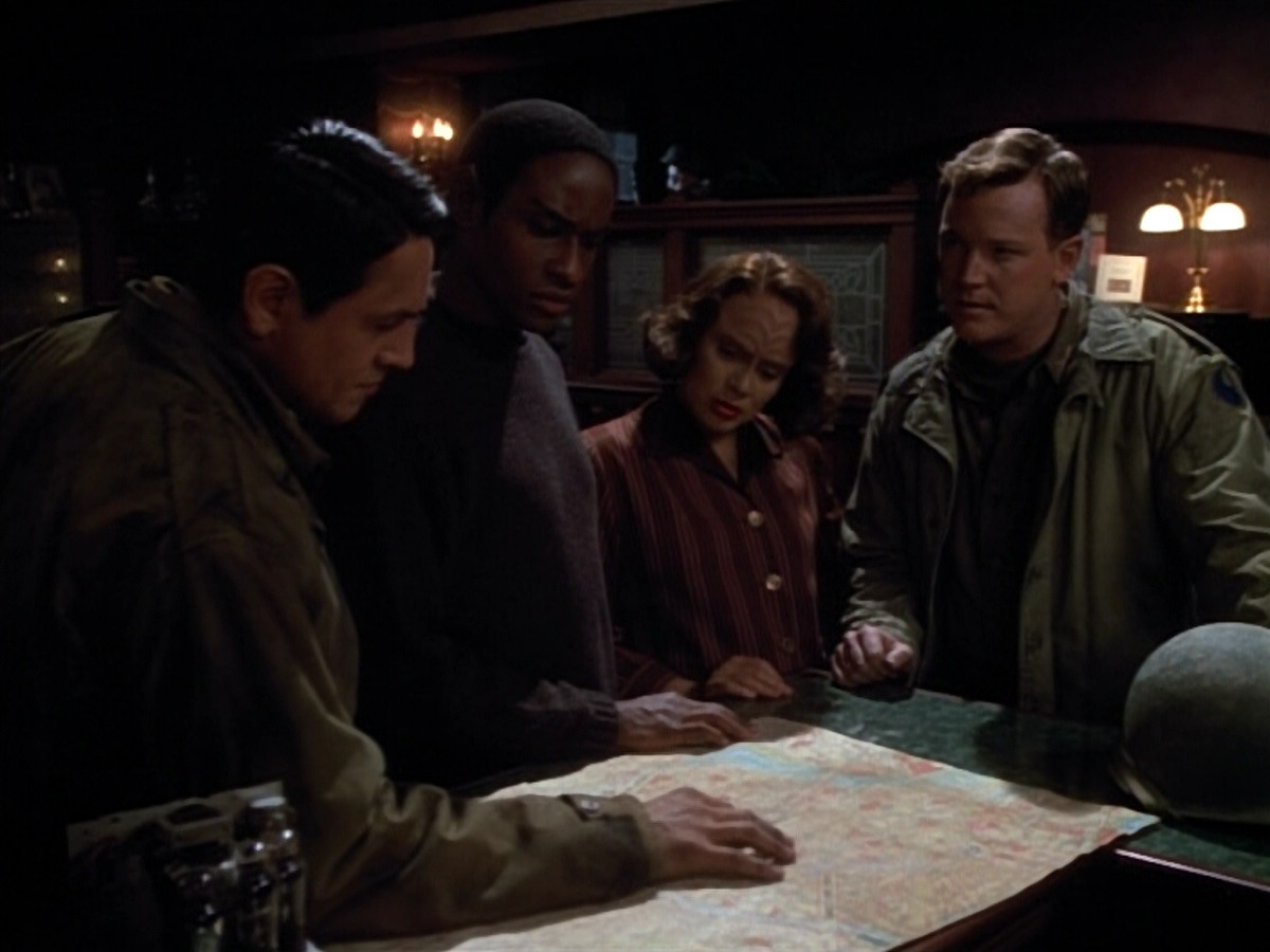 extant_StarTrekVOY_4x19-TheKillingGamePart2_00526.jpg