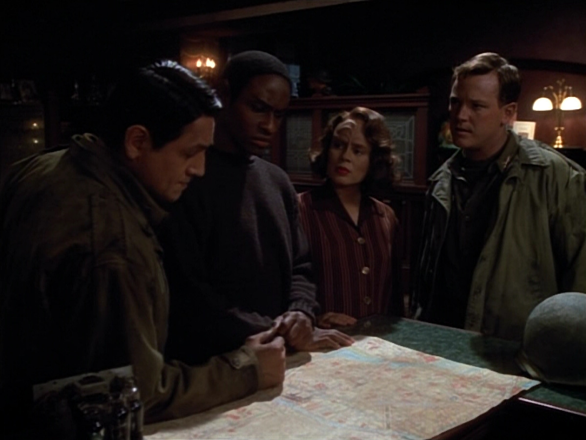 extant_StarTrekVOY_4x19-TheKillingGamePart2_00558.jpg