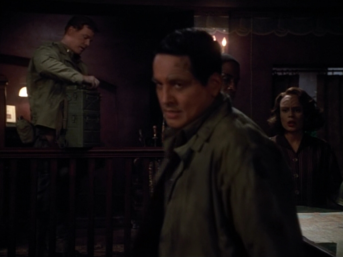 extant_StarTrekVOY_4x19-TheKillingGamePart2_00571.jpg