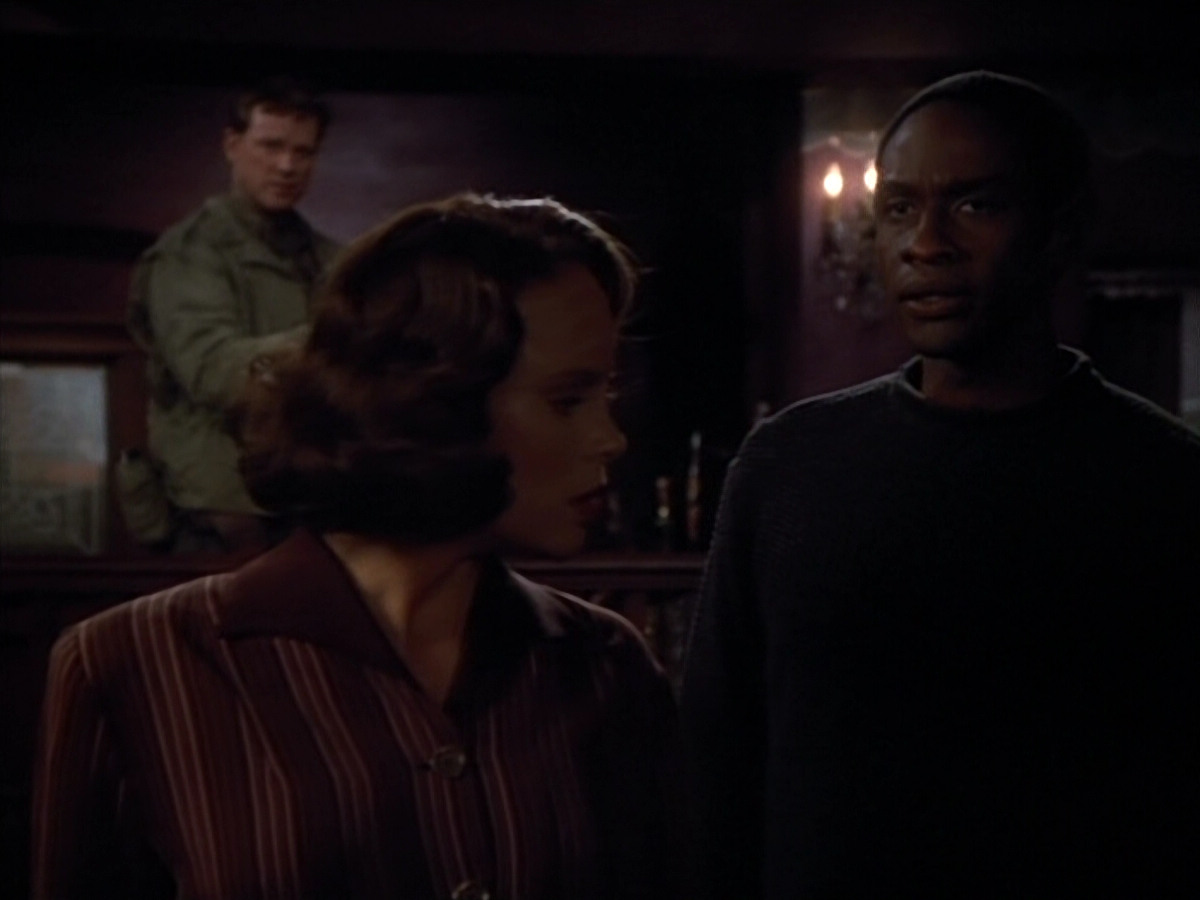 extant_StarTrekVOY_4x19-TheKillingGamePart2_00588.jpg