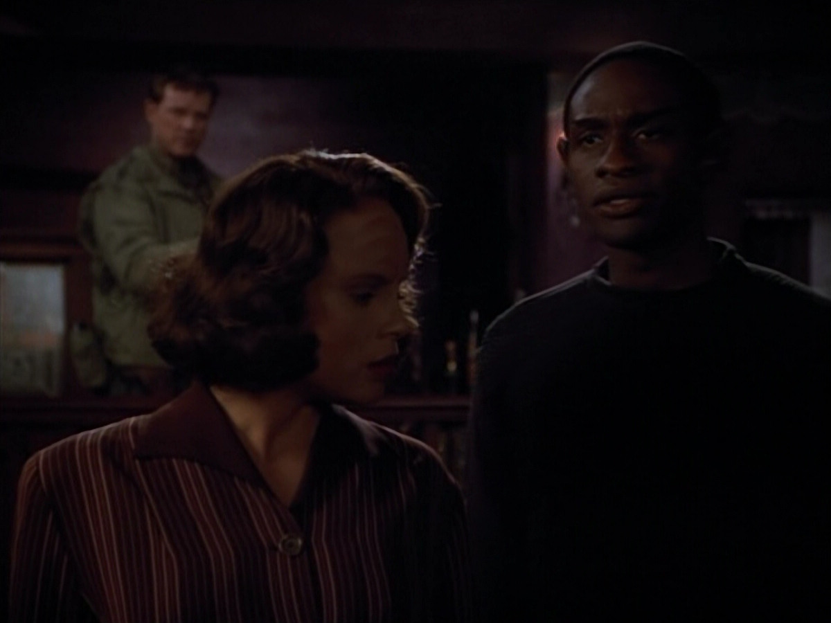 extant_StarTrekVOY_4x19-TheKillingGamePart2_00589.jpg