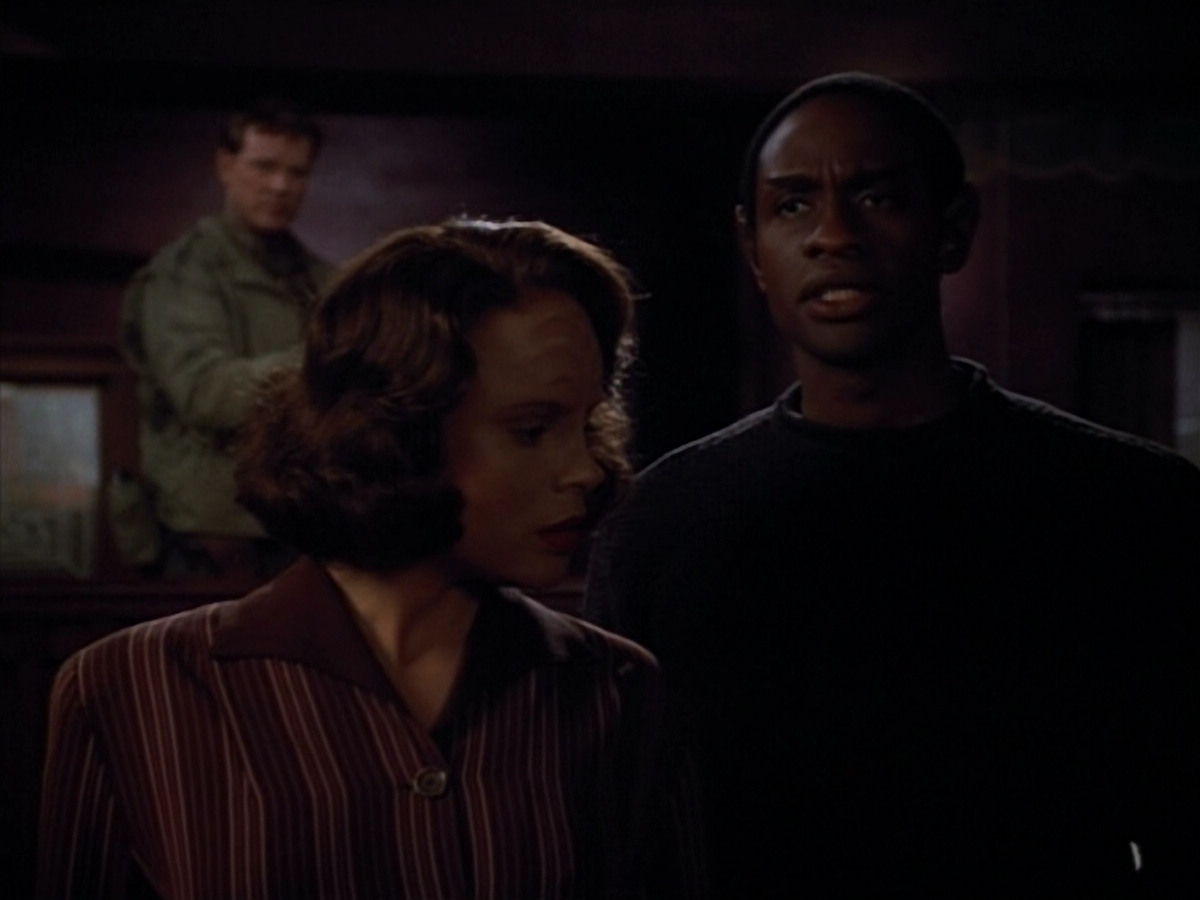 extant_StarTrekVOY_4x19-TheKillingGamePart2_00590.jpg