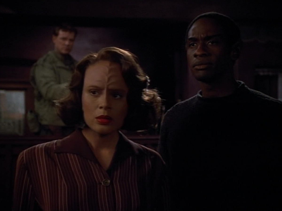 extant_StarTrekVOY_4x19-TheKillingGamePart2_00591.jpg