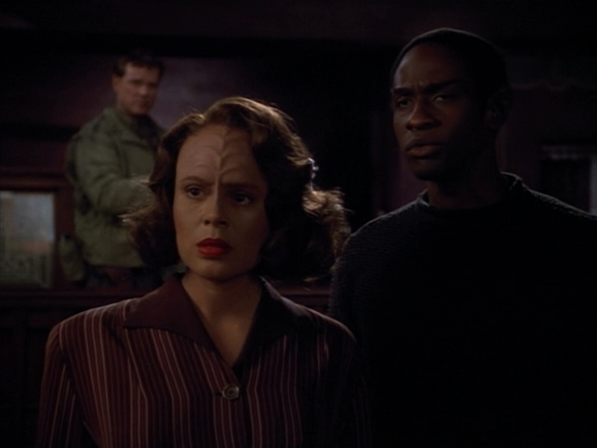 extant_StarTrekVOY_4x19-TheKillingGamePart2_00592.jpg