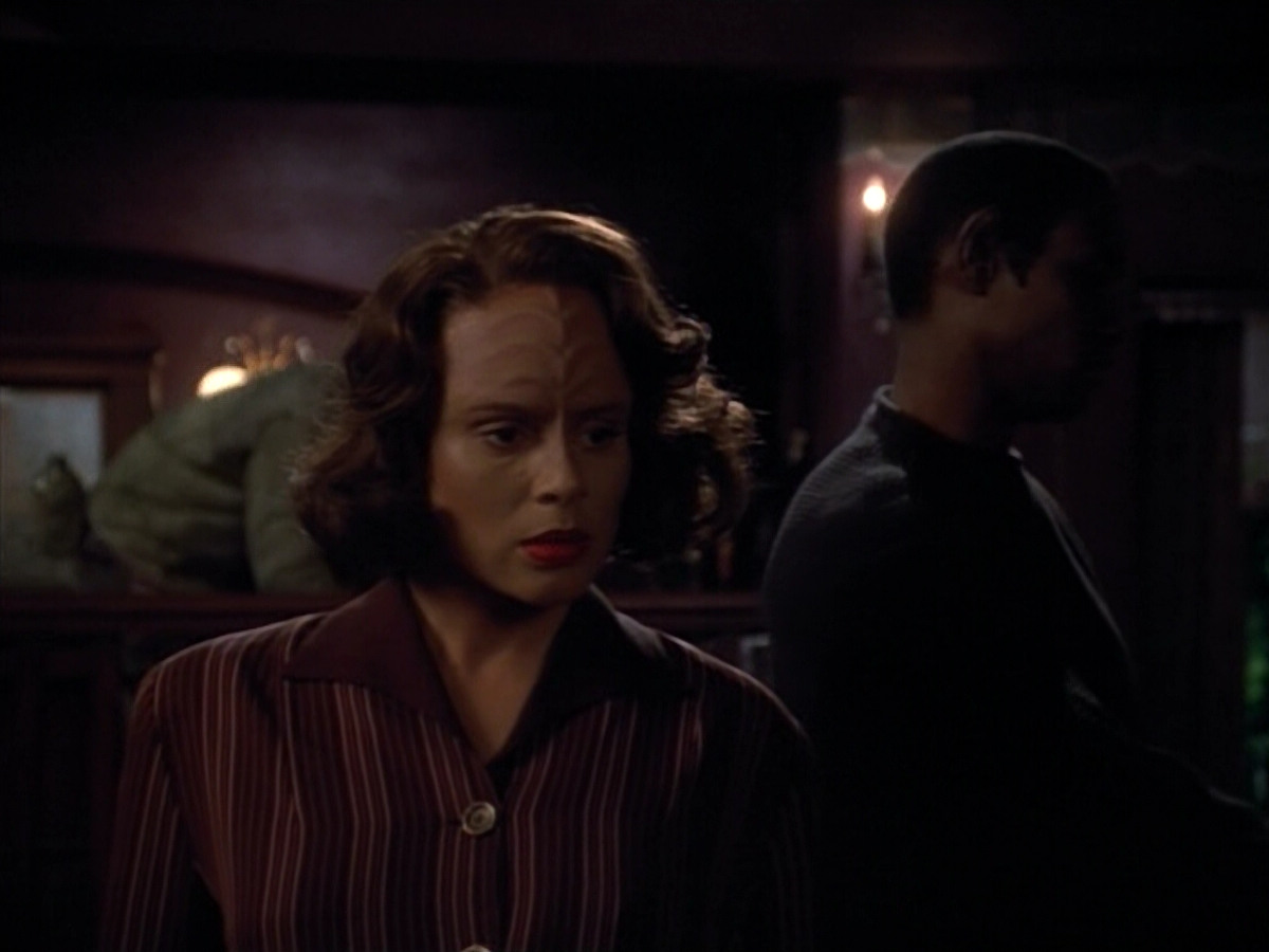 extant_StarTrekVOY_4x19-TheKillingGamePart2_00600.jpg