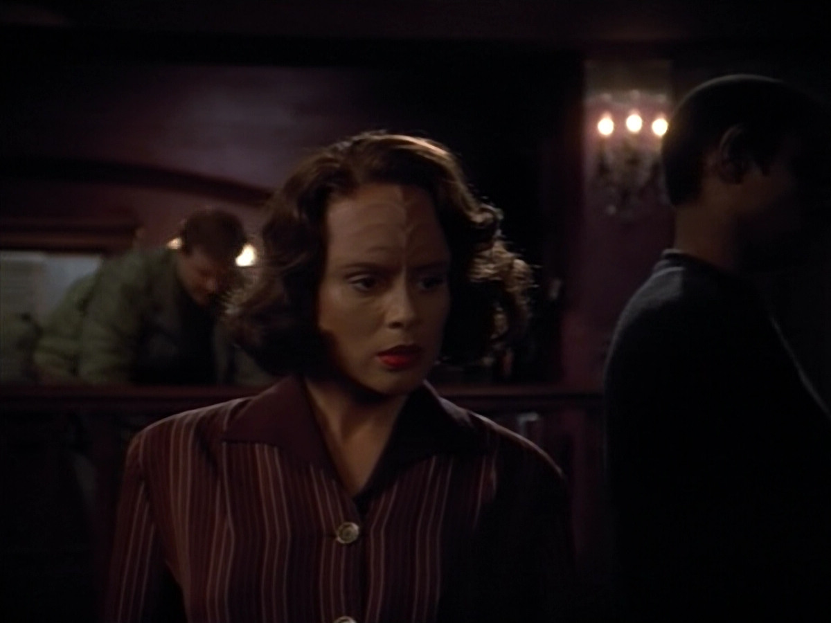 extant_StarTrekVOY_4x19-TheKillingGamePart2_00601.jpg