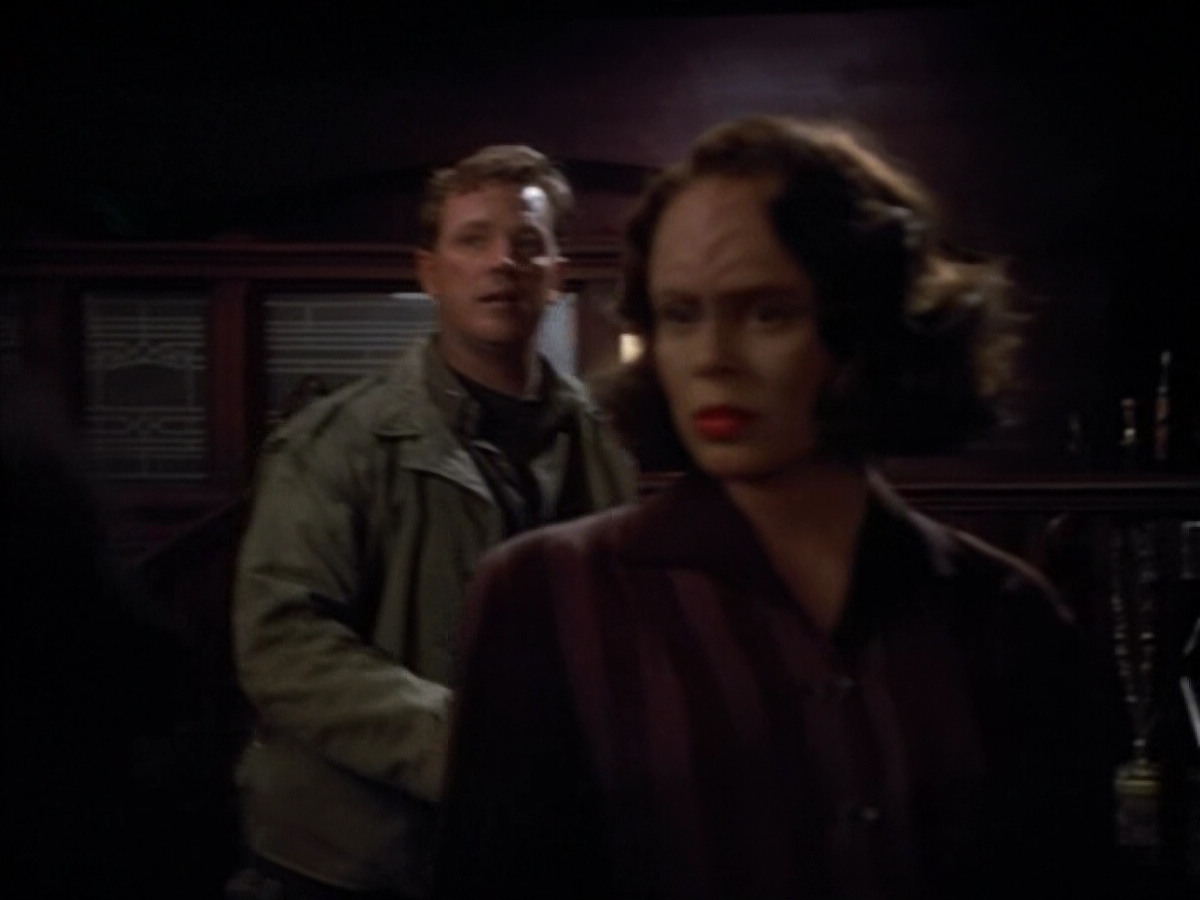 extant_StarTrekVOY_4x19-TheKillingGamePart2_00607.jpg