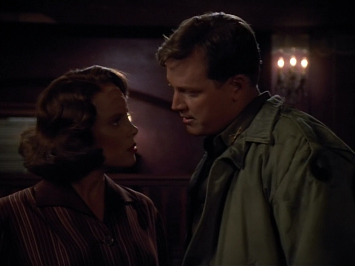 extant_StarTrekVOY_4x19-TheKillingGamePart2_00612.jpg