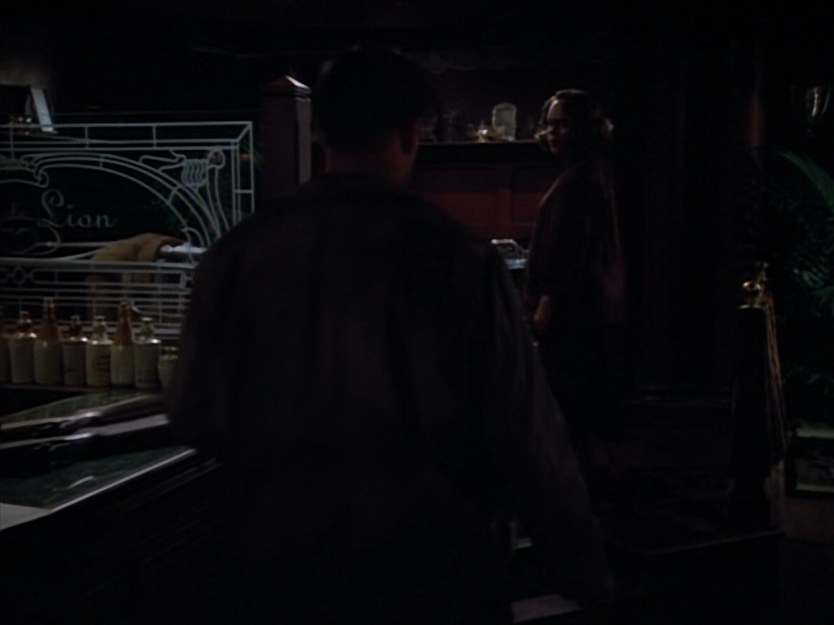 extant_StarTrekVOY_4x19-TheKillingGamePart2_00627.jpg