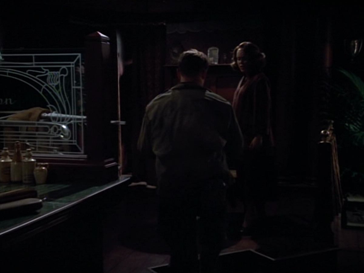 extant_StarTrekVOY_4x19-TheKillingGamePart2_00629.jpg