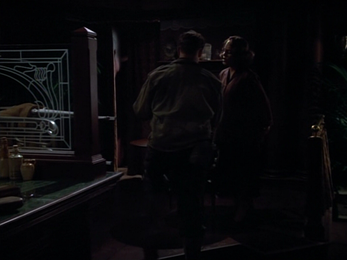 extant_StarTrekVOY_4x19-TheKillingGamePart2_00630.jpg