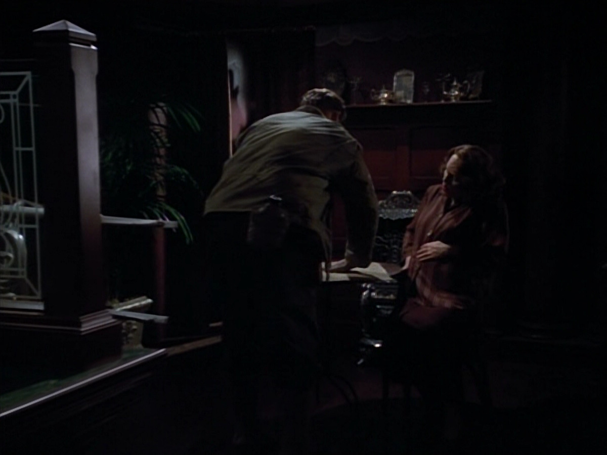 extant_StarTrekVOY_4x19-TheKillingGamePart2_00634.jpg